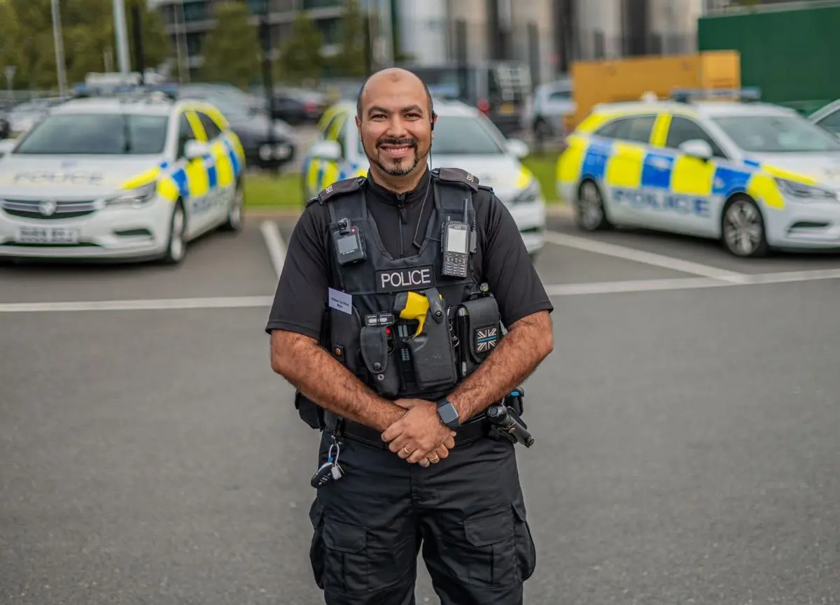 whatsapp image 2026 02 12 at 11 12 15 4 ‘Cria’ do Atheneu faz carreira como policial na Inglaterra e se encontra com príncipe William