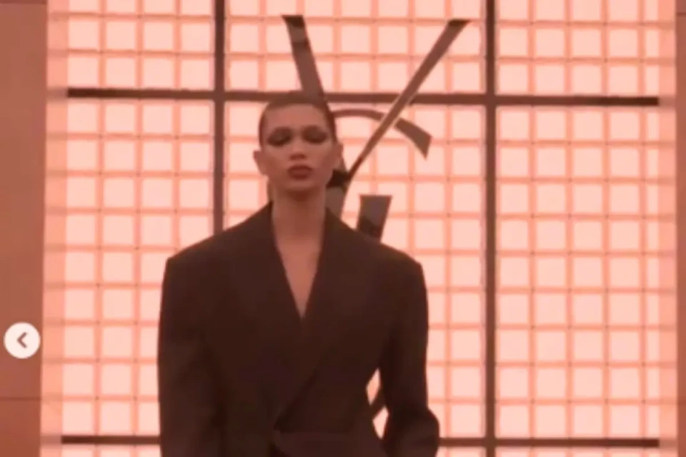 Quem é a brasileira que saiu de uma pizzaria para passarela do Paris Fashion Week (Foto: Instagram)