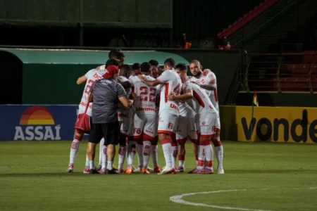 Equipe do Vila Nova durante jogo da Copa do Brasil