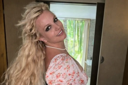 Britney Spears é presa na Califórnia por suspeita de dirigir após beber Cantora foi abordada por policiais em rodovia no Condado de Ventura