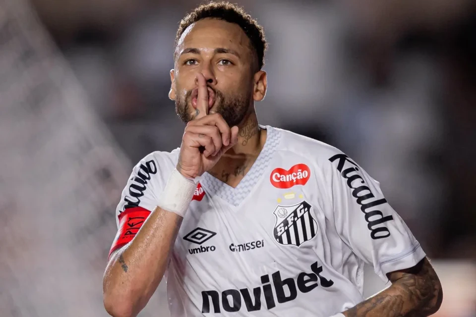 Neymar com a camisa do Santos