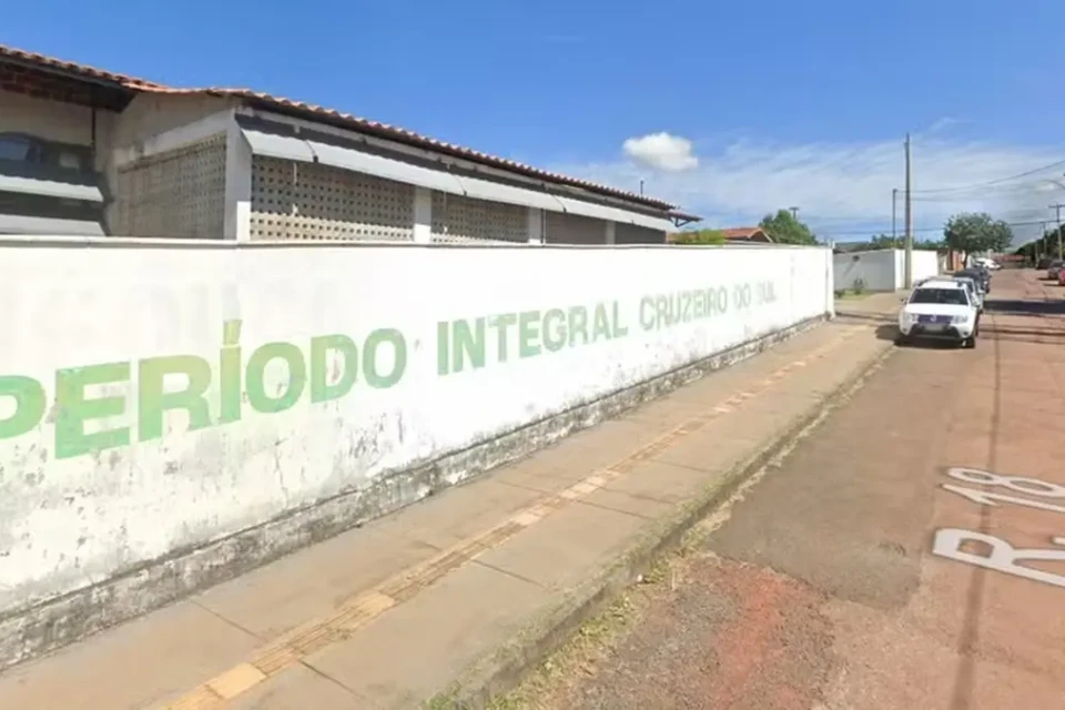 Estudante de 15 anos é esfaqueado na porta de escola em Valparaíso de Goiás