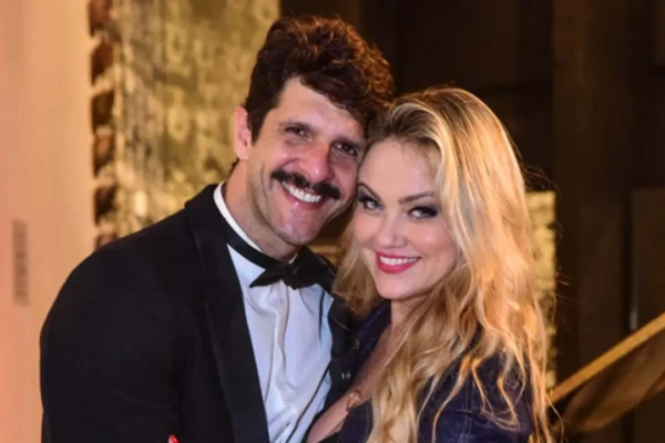 Guilherme Chelucci interpreta clássico de Shakespeare Namorado de Ellen Rocche tira a roupa para viver Romeu gay no teatro; veja fotos nu