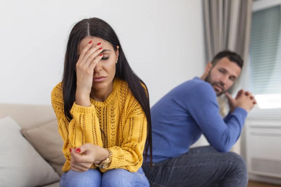 Um terço dos homens da geração Z diz que esposas devem obedecer maridos, aponta estudo