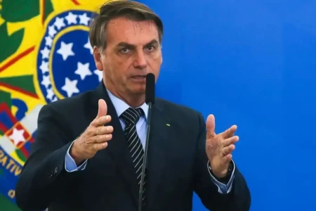 Bolsonaro fez tratamento hormonal em Goiânia