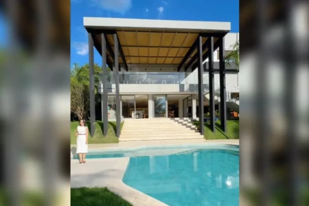 Mansão em Goiânia com 1,1 mil m², seis suítes, piscina aquecida e cinema custa R$ 24 milhões; saiba o que mais tem