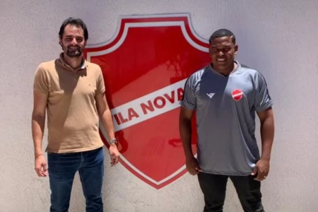 Alan Mineiro em chegada ao Vila Nova