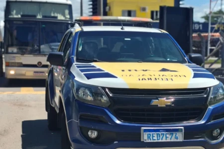 Ônibus abordado pela ANTT - (Foto: reprodução;ANTT)