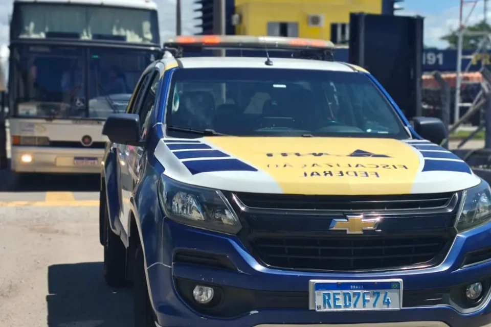 Ônibus abordado pela ANTT - (Foto: reprodução;ANTT)