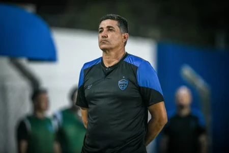 Eduardo Souza em passagem pelo Barra