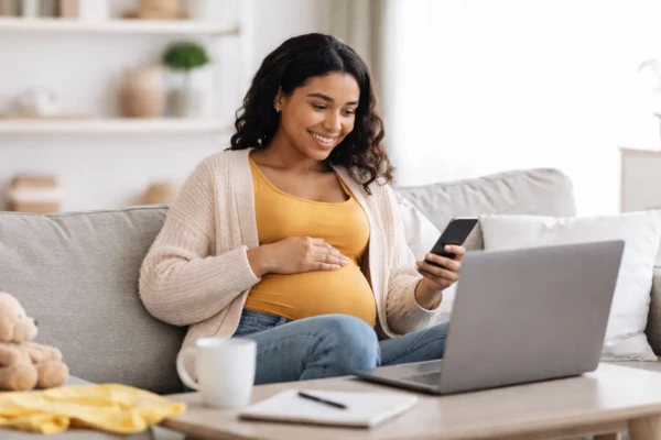 Autônomas, MEI e desempregadas podem ter direito Salário-maternidade sem carteira assinada: quem pode receber o benefício do INSS em 2026