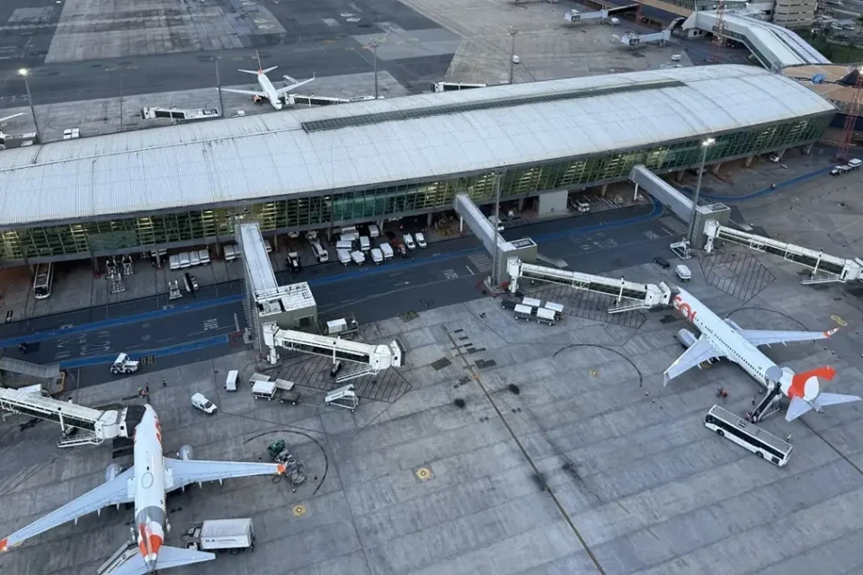 Suspeita de bomba causa cancelamento de voo no Aeroporto de Brasília; PF faz varredura e descarta risco
