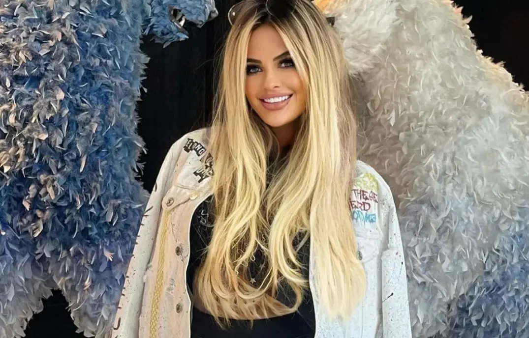 image 1 Banida de app por ser ‘bonita demais’, brasileira recebe proposta de casamento com dote de 200 camelos