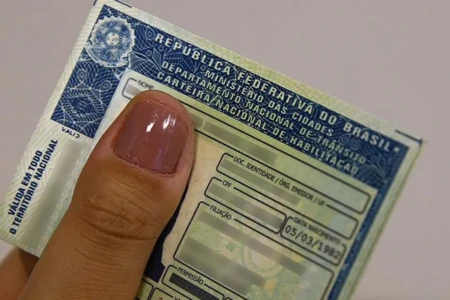 Empresas são condenadas por não respeitarem nome social de trabalhadora trans em Goiânia