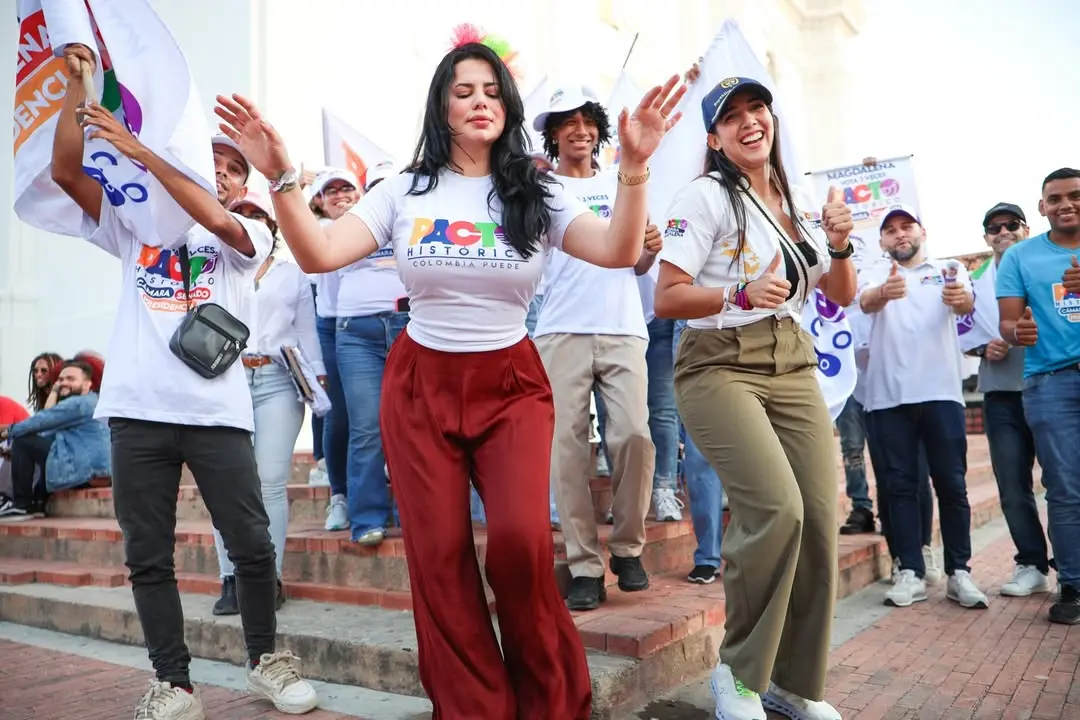 una fiesta politica con nayleabarros e29da4efb88fe29c8af09f8fbc Ex-atriz de filmes adultos é eleita senadora na Colômbia