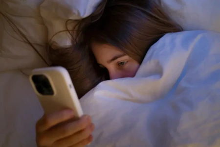 7 a cada 10 adolescentes estão com déficit de sono Estudo analisou mais de 120 mil adolescentes americanos entre 2007 e 2023