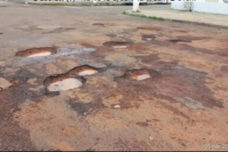 foto materia 2 Prefeitura de São Miguel do Araguaia é acionada na Justiça por conta de asfalto precário no município