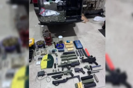Armas apreendidas durante operação - (Foto? reprodução/MPRJ)