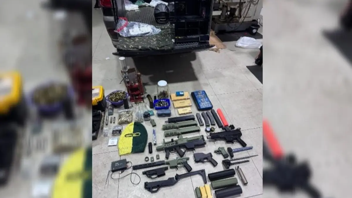 Armas apreendidas durante operação - (Foto? reprodução/MPRJ)