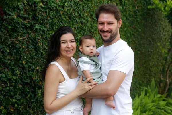 'Sonho em ver meu filho correr', diz mãe de criança que busca tratamento nos EUA para evitar amputação