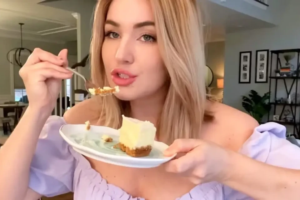 image Influencer que vendia ‘puns’ engarrafados passa a lucrar com comida mastigada; veja fotos