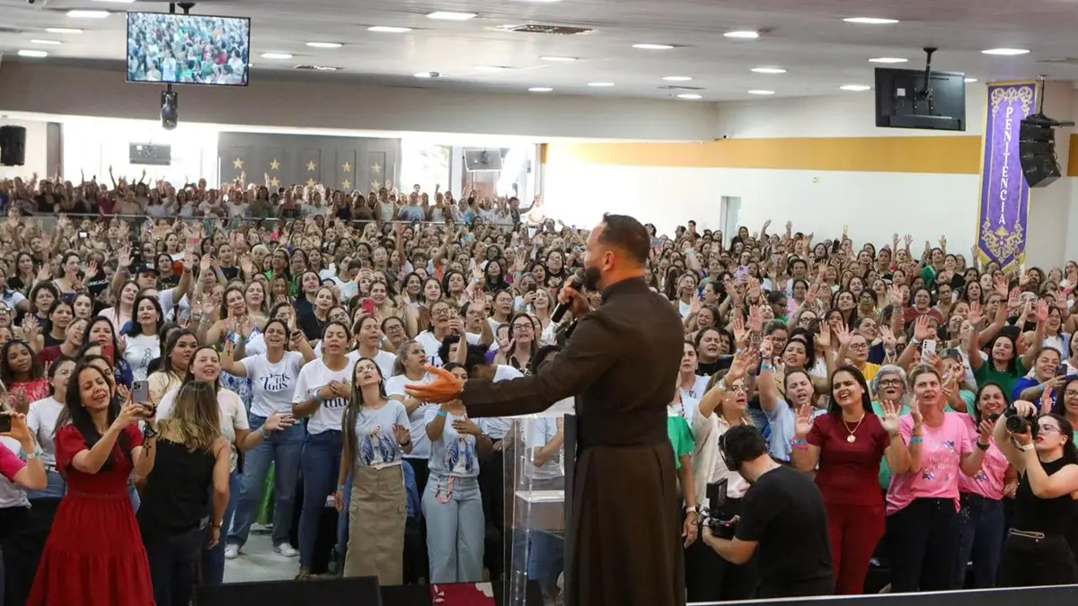 Congresso Agraciadas: 'Quando uma mulher fortalece a sua fé, também fortalece o ambiente ao seu redor', diz padre Marcos