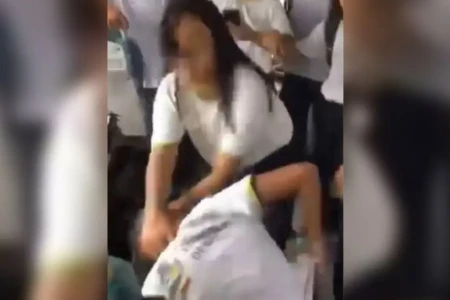 Aluna fere colega com faca dentro de ônibus escolar em Novo Gama