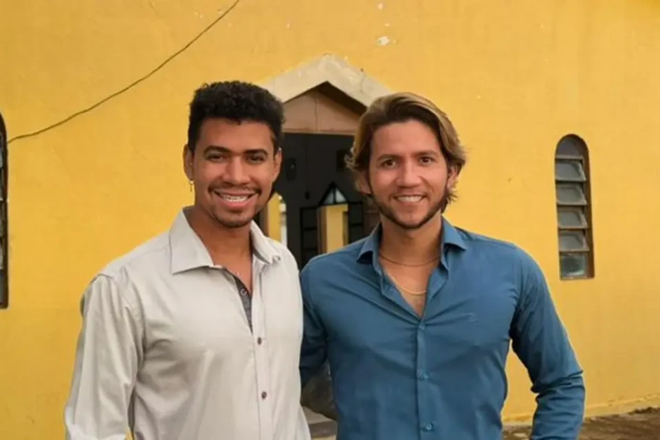 Casal denuncia homofobia de padre em casamento: 'Nosso amor não é uma desgraça'