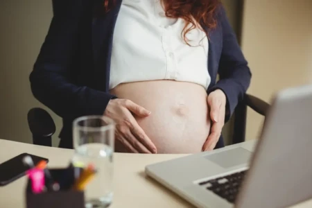 'Barriga feia' e 'filho com deficiência': TRT-GO condena empresa por assédio contra funcionária gestante