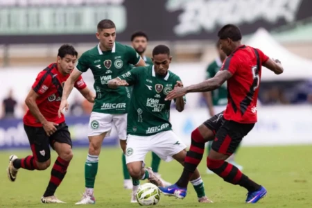 Partida entre Goiás e Atlético no Goianão