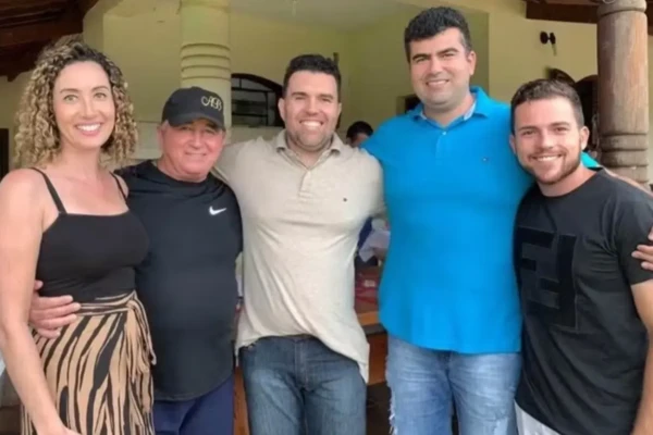 Após morte da única filha mulher, conheça os outros três filhos de Amado Batista Cantor, de 75 anos reconheceu dois filhos após teste de DNA