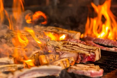 TRT-GO mantém justa causa a trabalhador que postou foto em churrasco após apresentar atestado