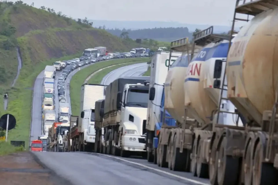 Preço do diesel: caminhoneiros ameaçam fazer paralisação (Foto: Agência Brasil)