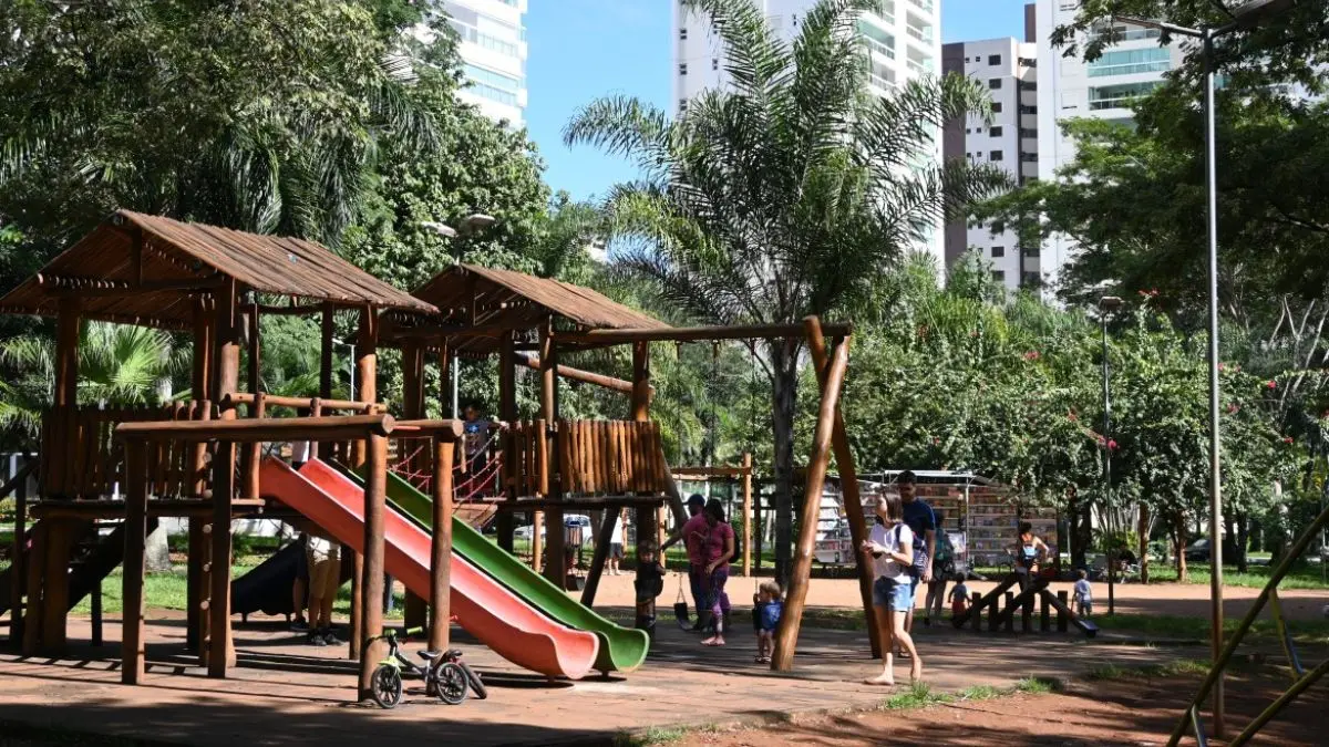 Imagem mostra espaço infantil do Parque Flamboyant