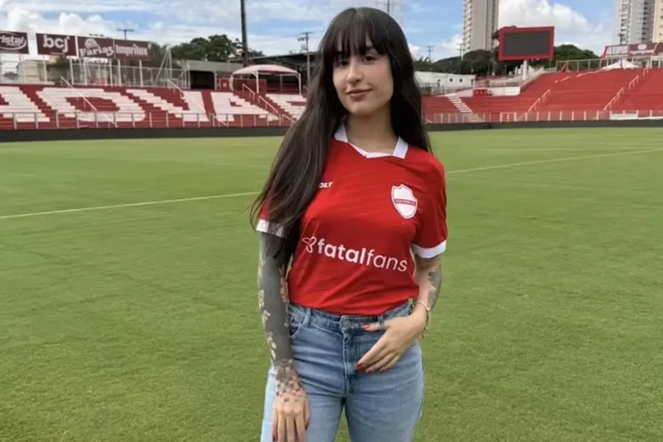 Vila Nova fecha patrocínio com plataforma de criação de conteúdo adulto Martina Oliveira Beiçola do Privacy jogo do time goiano