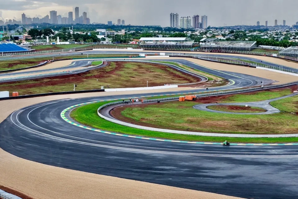 Pista do Autódromo de Goiânia atende padrões internacionais