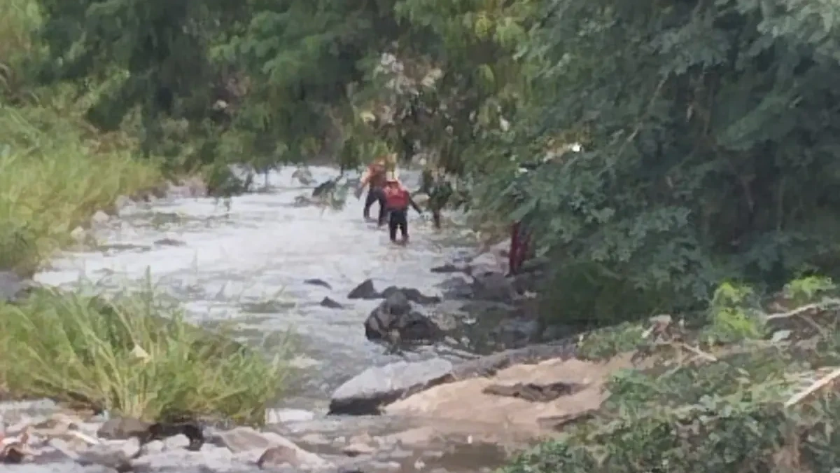 Bombeiros encontram corpo de mulher levada por tromba d’água na Marginal Botafogo (Foto: Reprodução)