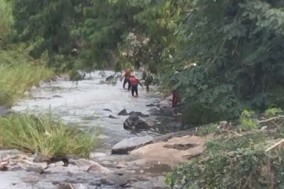 Bombeiros encontram corpo de mulher levada por tromba d’água na Marginal Botafogo (Foto: Reprodução)