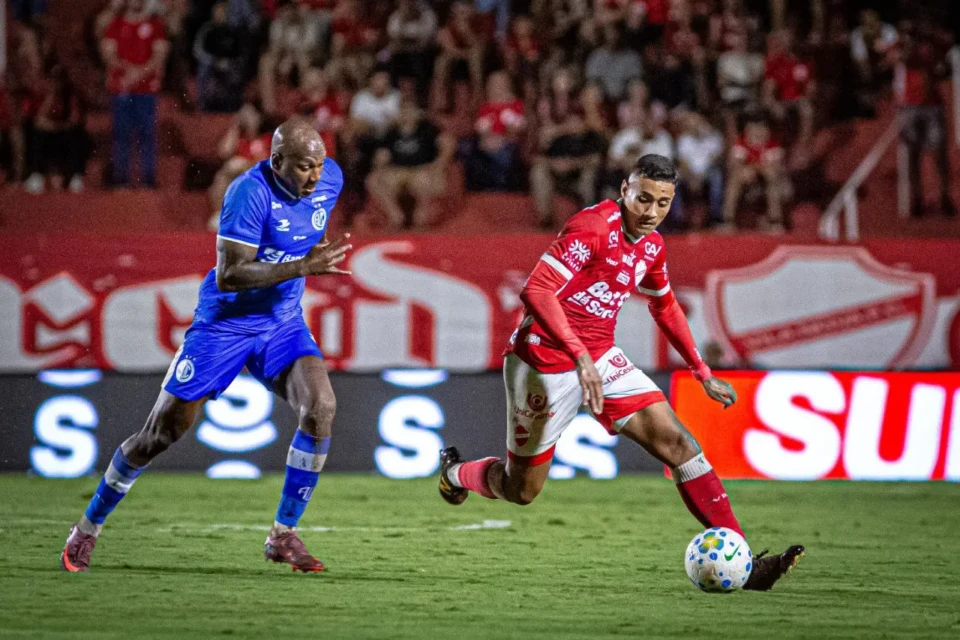 Partida entre Vila Nova e Confiança na Copa do Brasil