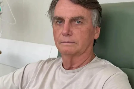 Boletim médico confirma previsão de alta de Bolsonaro para sexta-feira (27) Informação já havia sido comunicado pelo médico Brasil Caiado