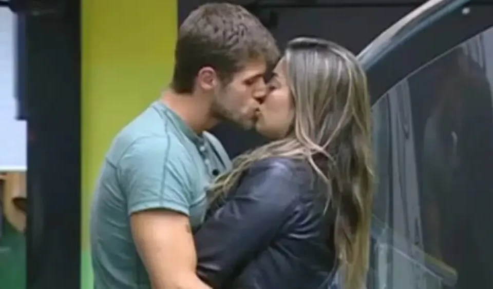 image BBB 26: Com beijo em Jordana, Jonas já ficou com cinco mulheres no reality; relembre