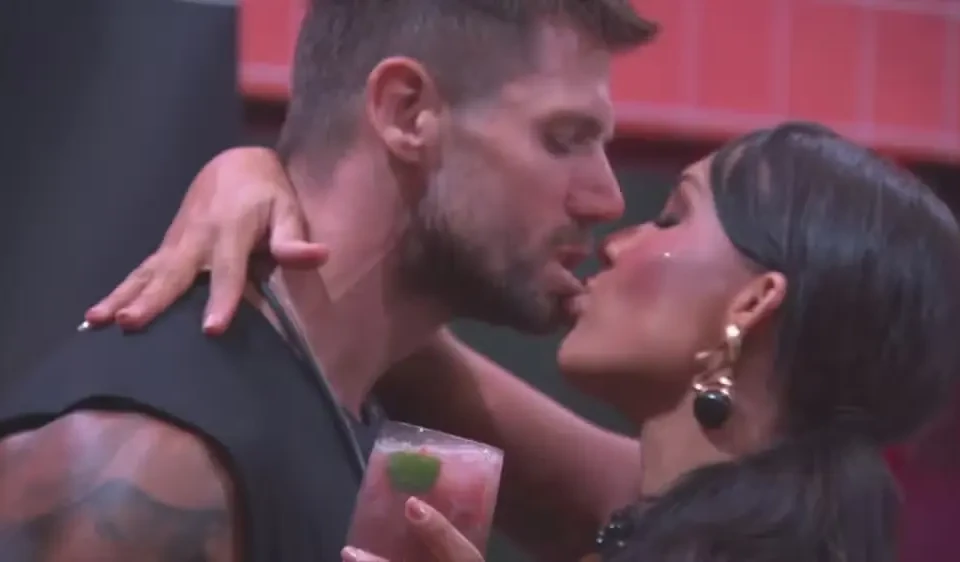 image BBB 26: Com beijo em Jordana, Jonas já ficou com cinco mulheres no reality; relembre