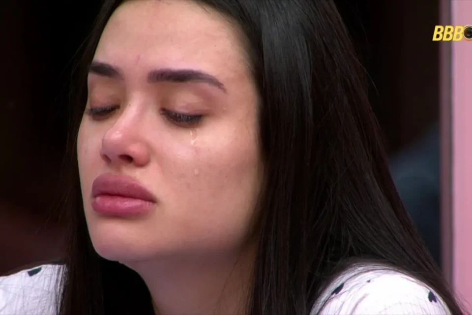 BBB 26: Após beijo em Jonas, Jordana revela se já fez plástica na boca antes e depois Advogada gastou R$ 40 mil com procedimentos estéticos