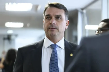 Flávio afirma que condução da economia em um governo seu será parecida com a do pai (Foto: Agência Brasil)