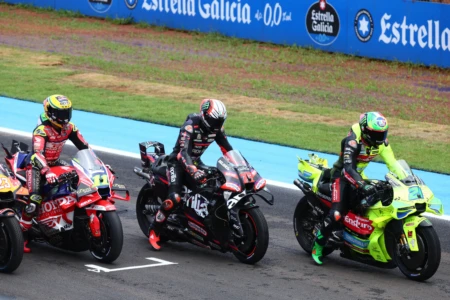 Pilotos da MotoGP durante treino livre em Goiânia