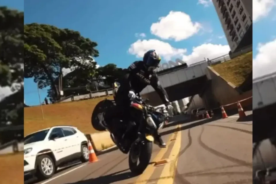 Imagem mostra manobra do piloto