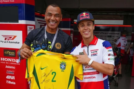 Cafu ao lado de Diogo Moreira, na MotoGP, em Goiânia
