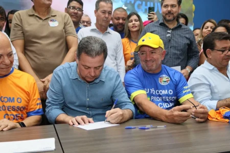 Vilmar Mariano e Professor Alcides se filiam ao PSDB em evento com Marconi em Aparecida