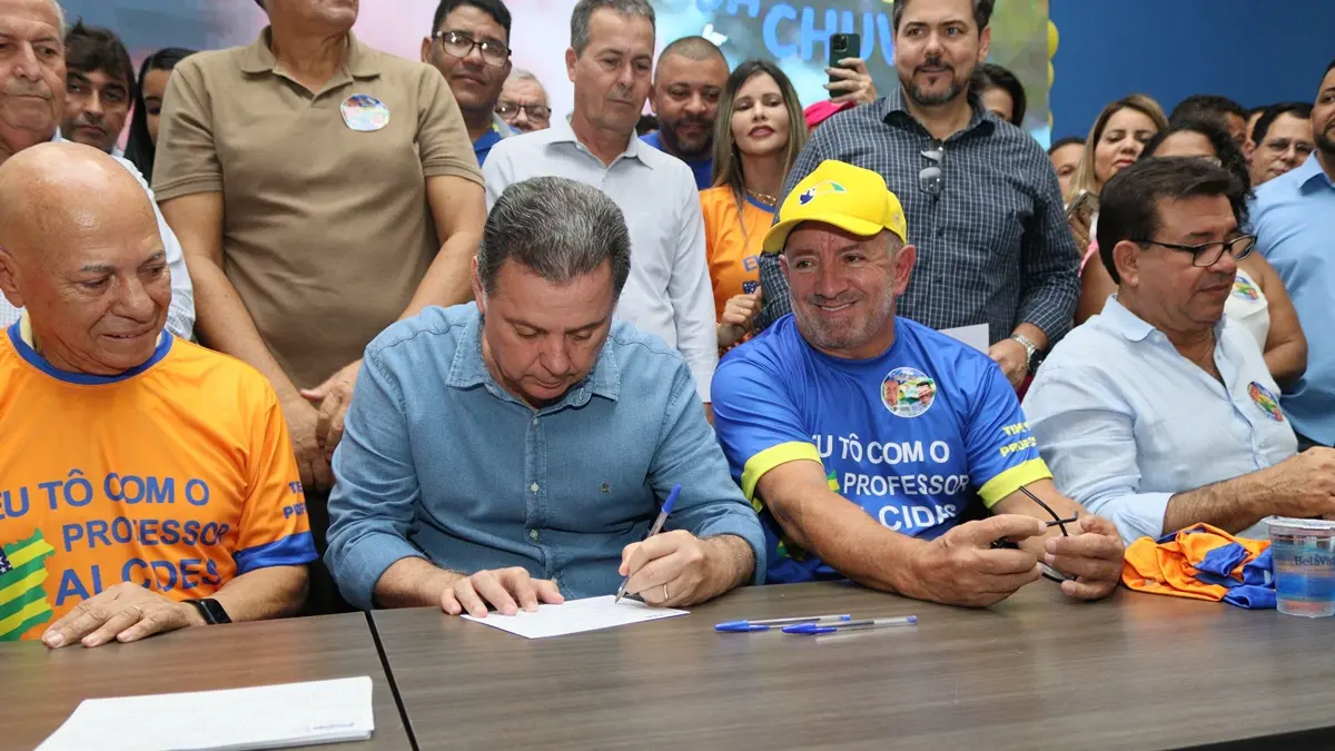 Vilmar Mariano e Professor Alcides se filiam ao PSDB em evento com Marconi em Aparecida