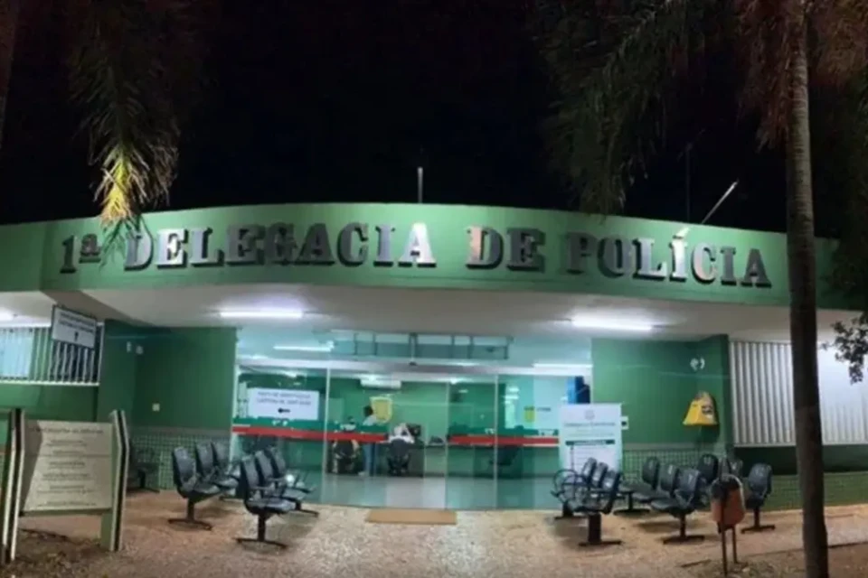 PM prende homem nu e armado em via pública de Águas Claras